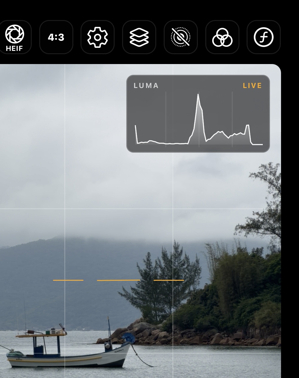 LUMA LIVE histogram in the top right of the preview, with grid and level visible.
